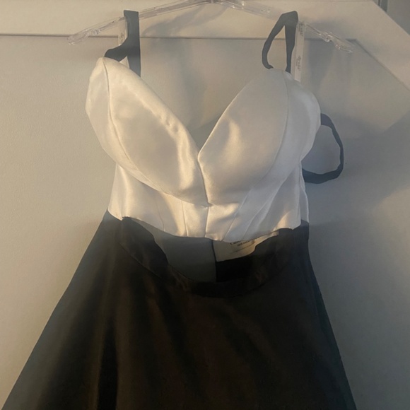 Grad gown - Picture 3 of 6